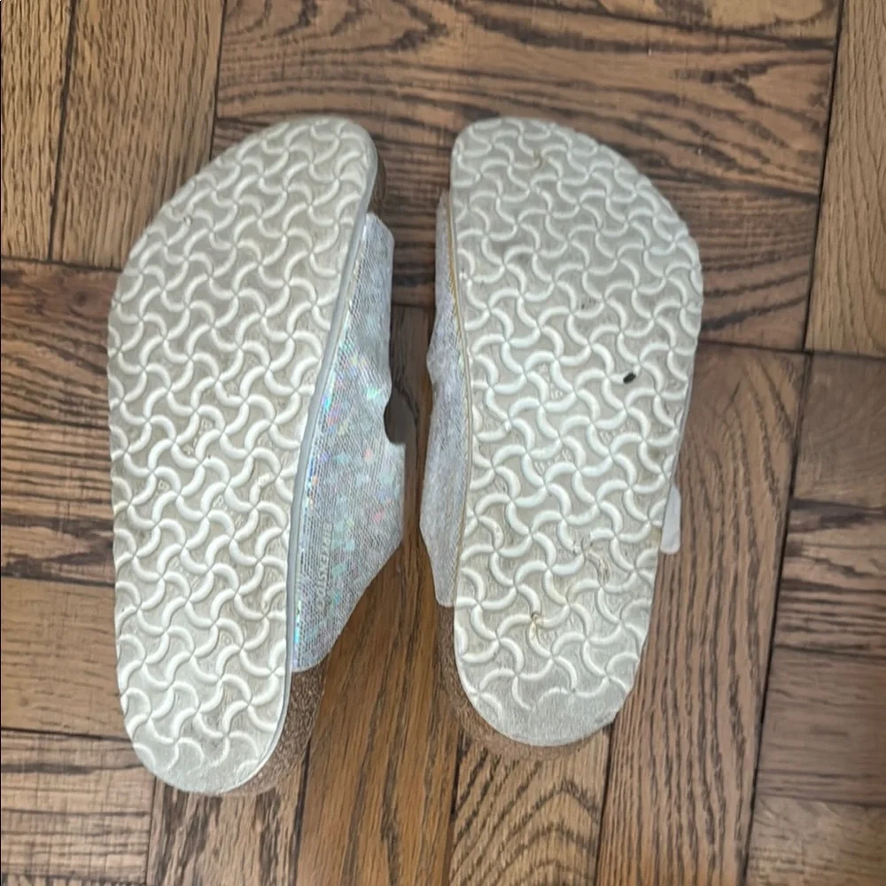 Girls Birkenstock Iridescent Silver Arizona Sandals - Picture 2 of 3